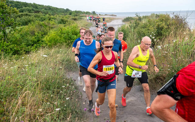 Etape Bornholm er noe for seg selv, og mange norske løpere tar turen hvert år. Her er Anne Marit Skjeie (1184) i gang med første dag og første etappe. (Foto: René Bjørn Hansen / Etape Bornholm)