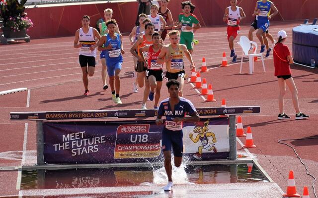 Haakon Kamlesh Heltzer Sørstad da han vant forsøket på 2000 m hinder under U18-EM i Skovakia i fjor. (Foto: Privat)
