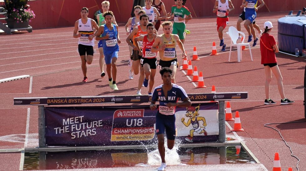 Haakon Kamlesh Heltzer Sørstad da han vant forsøket på 2000 m hinder under U18-EM i Skovakia i fjor. (Foto: Privat)