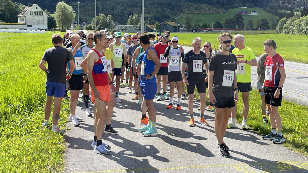 Snart er det klart for ny start i Hornindalsvatnet maraton. (Foto: arrangøren)