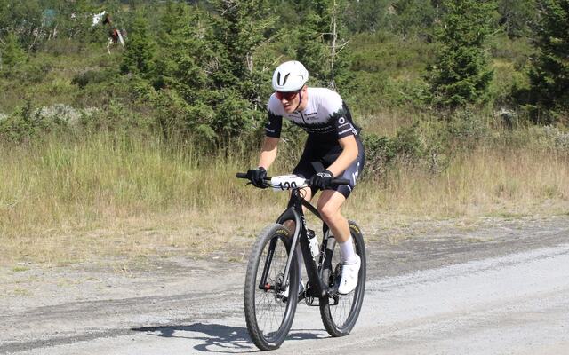 Tormod Weydahl med full kontroll på seieren på Kuåsen med 4 km igjen til mål.
