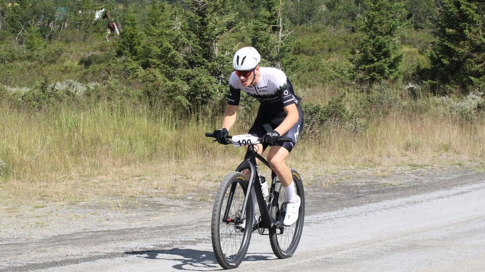 Tormod Weydahl med full kontroll på seieren på Kuåsen med 4 km igjen til mål. (Foto: Rolf Bakken)