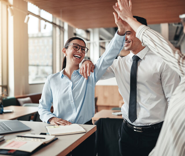 Ros som virker, er alltid ekte. Som leder bygger du relasjon, motivasjon og trivsel – én anerkjennelse av gangen. Foto: Istock / Cecilie
