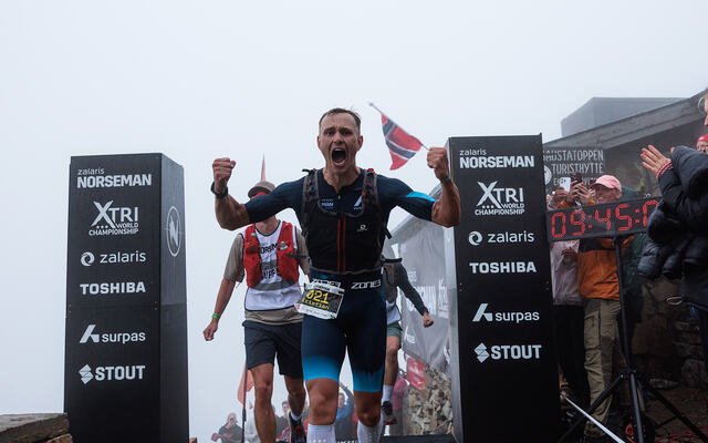 Etter flere år på pallen kunne Kristian Grue endelig juble for seier i Norseman. (Sylvain Cavatz / NXTRI)