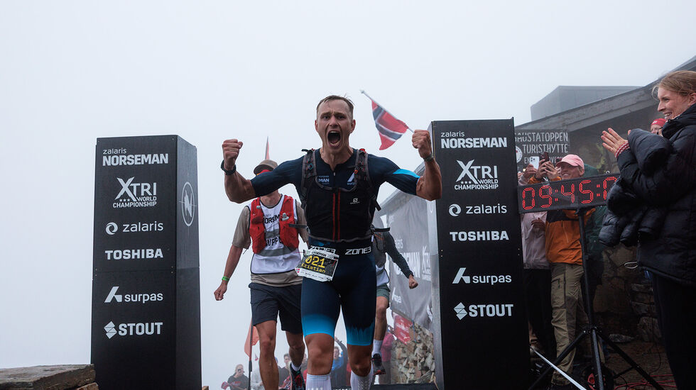 Etter flere år på pallen kunne Kristian Grue endelig juble for seier i Norseman. (Sylvain Cavatz / NXTRI)