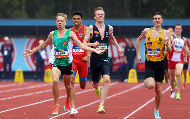 Håkon Moe Berg (fra v.), Narve Gilje Nordås og Andreas Fjeld Halvorsen da de tok NM-medaljene på 1500 m på Askøy i år. (Foto: Arne Dag Myking)