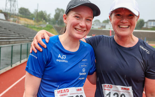 Linda Lein og Inga-Lill Olson Trædal har nettopp kommet seg i mål etter sin 5 km i regnværet i denne Sommerkarusellen. (Alle foto: Arne Dag Myking)