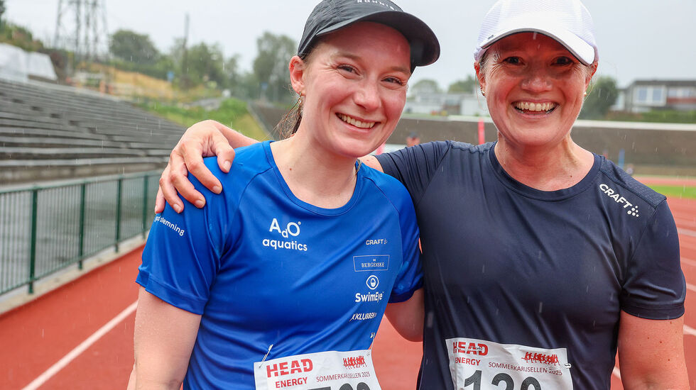 Linda Lein og Inga-Lill Olson Trædal har nettopp kommet seg i mål etter sin 5 km i regnværet i denne Sommerkarusellen. (Alle foto: Arne Dag Myking)
