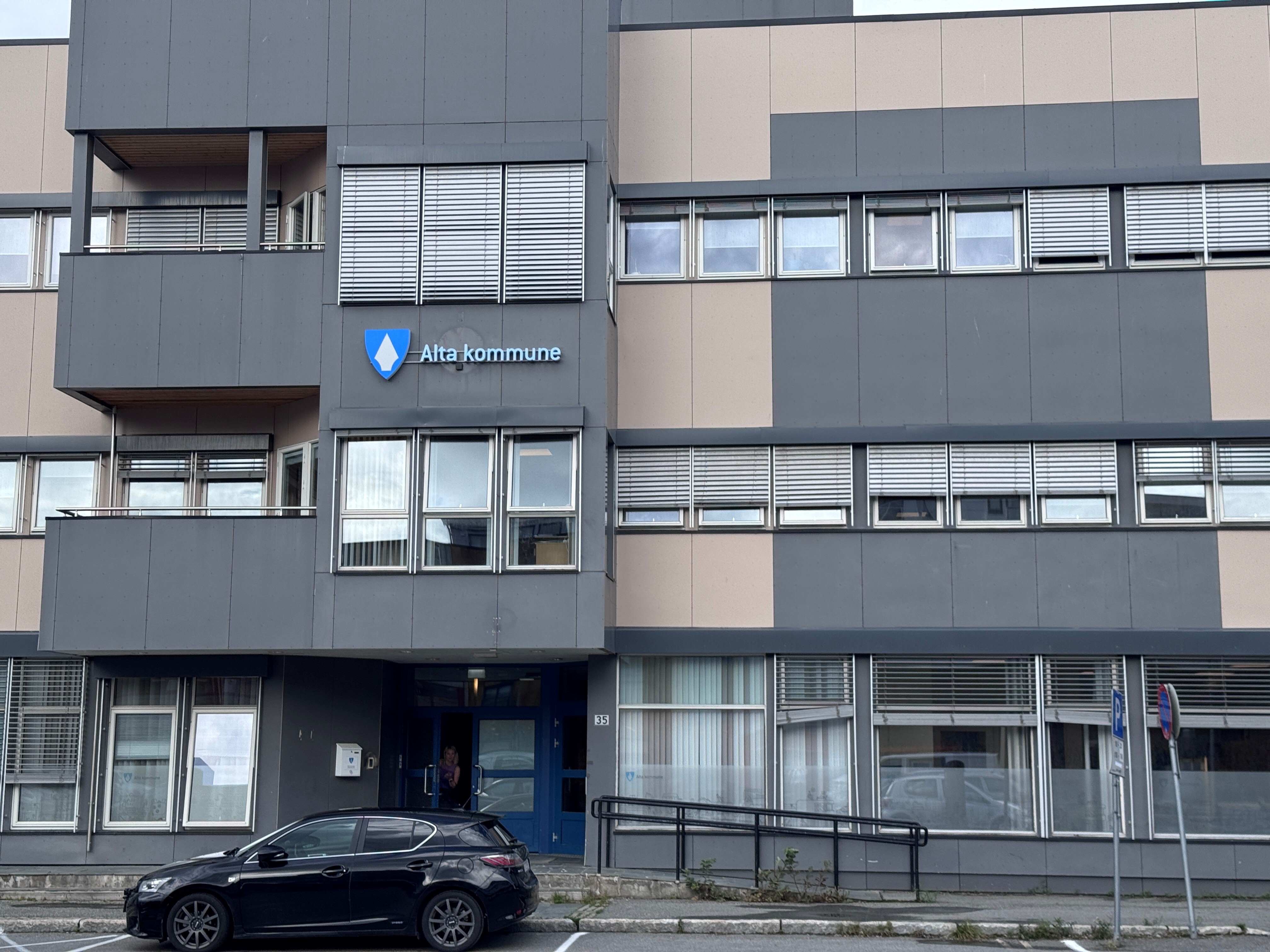 Bilde av rådhuset i Løkkeveien 35
