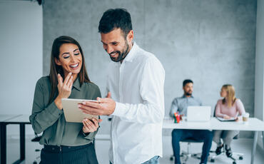 Å be om hjelp som leder handler ikke om svakhet – men om tillit, selvinnsikt og mot. (Foto: Istock.com)