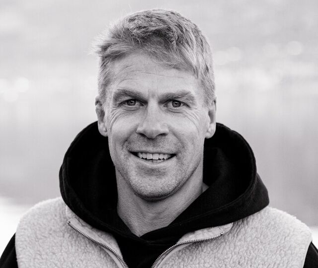 Ekspedisjonsleder og organisasjonspsykolog Lars Christian Larssen hjelper ledere med å ta styring på energi – ikke bare tid – for å hindre at folk brenner ut i det stille. (Foto: privat)