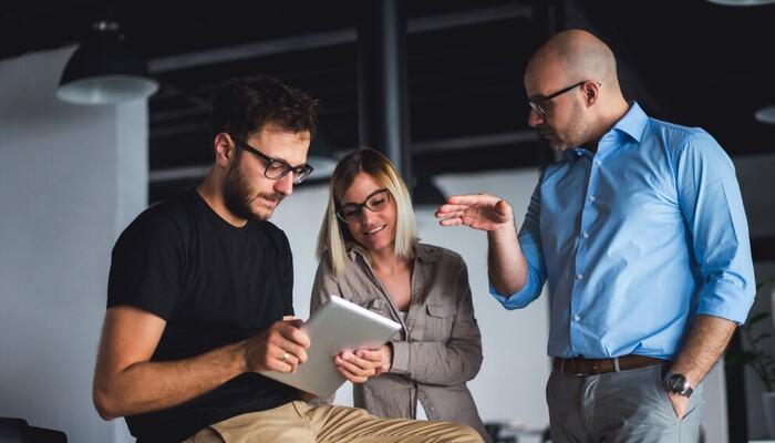 God lederutvikling starter der du møter virkelige utfordringer – ikke bare i kursrommet. (Foto: Istock.com)
