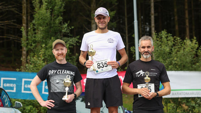Premiepallen menn maraton: Stein Henrik Olaussen, Aurelien Reusse og Espen Egeland Valseth. (Alle foto: Arne Dag Myking)