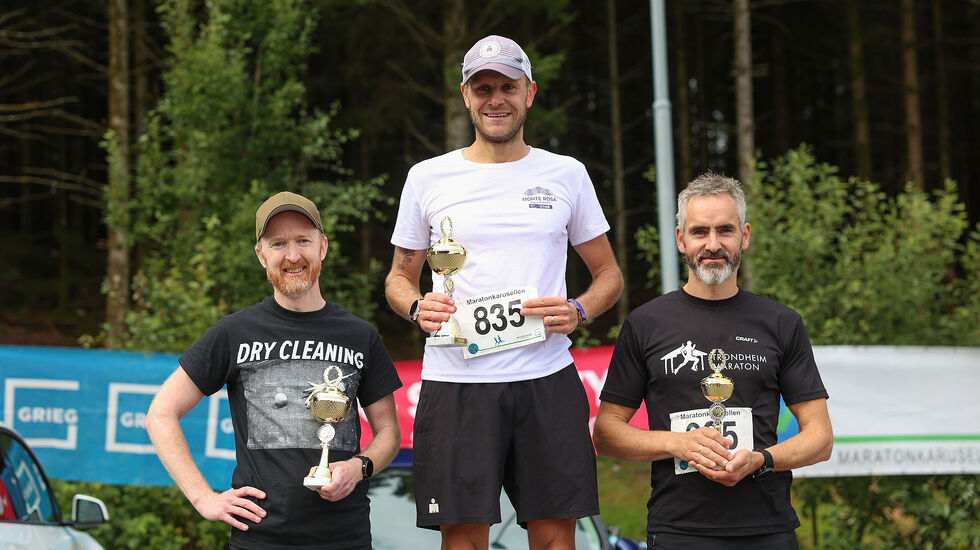 Premiepallen menn maraton: Stein Henrik Olaussen, Aurelien Reusse og Espen Egeland Valseth. (Alle foto: Arne Dag Myking)