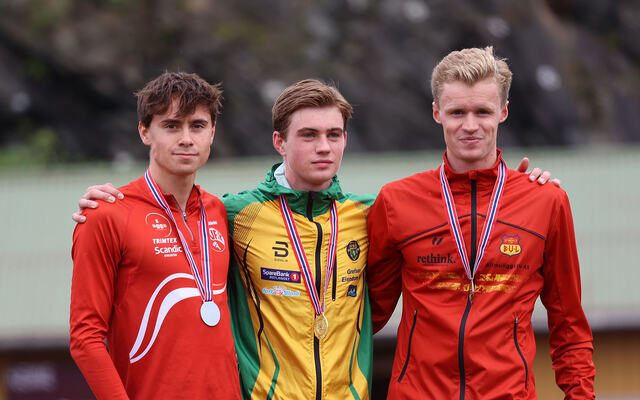 Medaljetrioen på 1500 m i MU23 (fra v.): Sigurd Egeland Valset, Trym Fjøsne-Hexeberg og Johannes Dalland. (Foto: Arne Dag Myking)