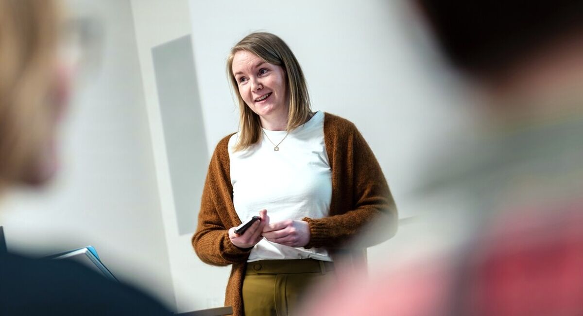 Som leder i designbyrået Anunatak har Emma Julie Bjørneset skapt en kultur der energi, ærlighet og mellomrom er like viktige som leveranser og lønnsomhet.