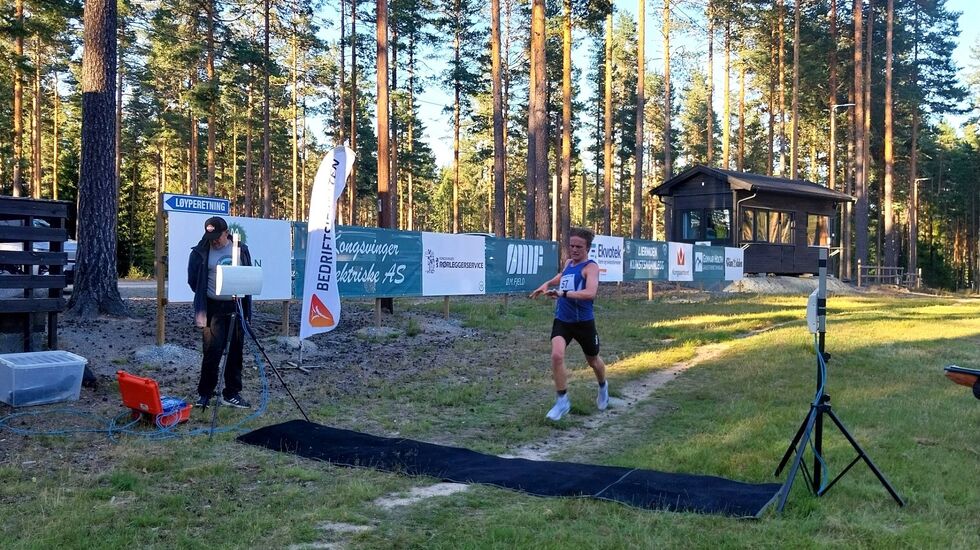 Martin Holtet i full fart mot mål på Liermoen. (Foto: arrangøren)