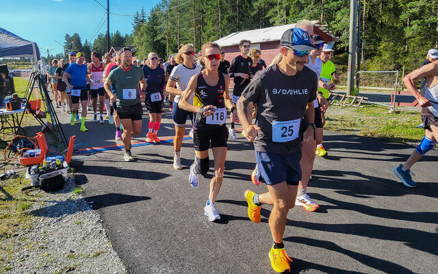 Klokken 10 i dag 24. august gikk starten på Eidsvoll 6-timers. (Foto: Marianne Røhme)