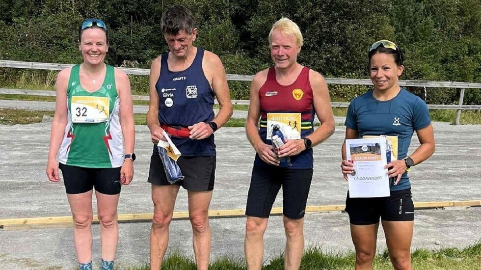 Fire av de åtte aktive på premieutdelingen (fra v.) Kjerst Væge, Roar Berg, Rune Holmen og Cathrine Andersen. (Foto: Heidi Aarstad)