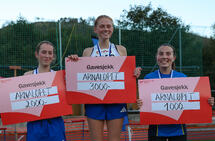 Premiepallen kvinner for 10 km i Arnaløpet: Bethine Riise Carlsen, Anine Dyrdal og Torunn Stavland Jensen. (Alle foto: Arne Dag Myking)