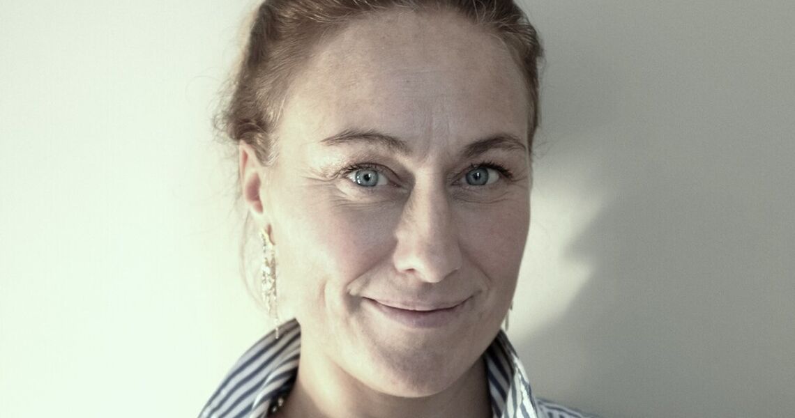 Mindfulness-ekspert Johanna Fredriksson viser hvordan små pauser i hverdagen kan gi mer energi, bedre fokus og en mykere overgang mellom krav og kapasitet. (Foto: istock.com) Mindfulness-ekspert Johanna Fredriksson viser hvordan små pauser i hverdagen kan gi mer energi, bedre fokus og en mykere overgang mellom krav og kapasitet. (Foto: istock.com)