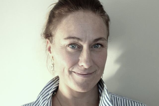 Mindfulness-ekspert Johanna Fredriksson viser hvordan små pauser i hverdagen kan gi mer energi, bedre fokus og en mykere overgang mellom krav og kapasitet. (Foto: istock.com)