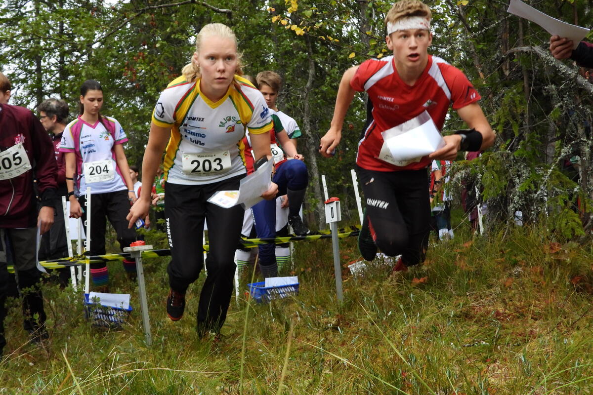 Mina Bleken Rud og Odin Øysteinson Østby ut fra start