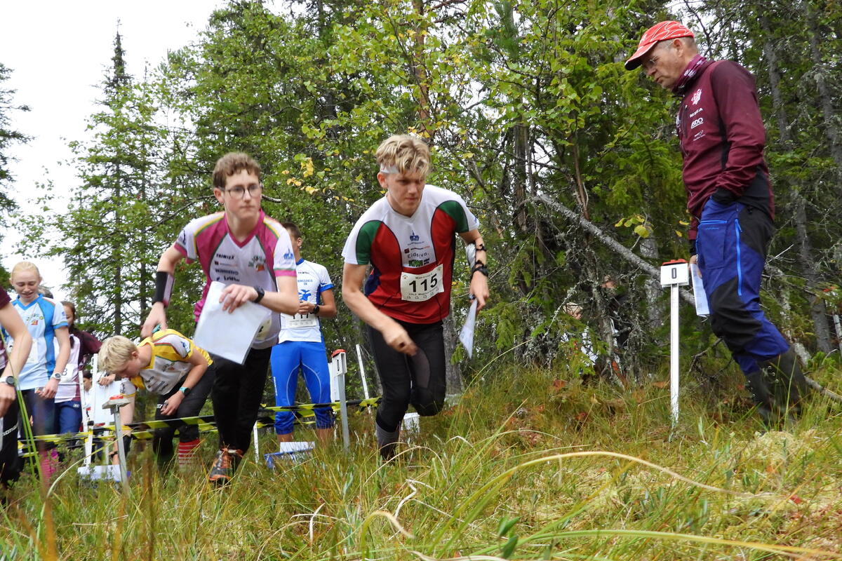 Ellias Skaug-Danielsen og Jostein Svaland Dale ut fra start