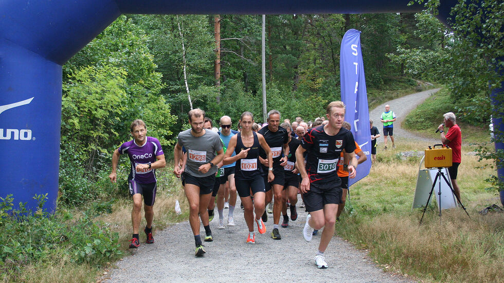 Fra starten av lang løype. (Alle foto: Sverre Larsen)