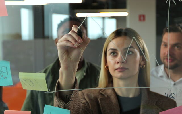 Som leder er evnen til å skjerme seg fra forstyrrelser en av de viktigste ferdighetene du kan utvikle – både for egen del og for teamets prestasjon. (Foto: Istock.com)
