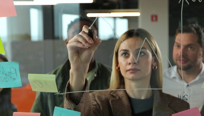 Som leder er evnen til å skjerme seg fra forstyrrelser en av de viktigste ferdighetene du kan utvikle – både for egen del og for teamets prestasjon. (Foto: Istock.com)