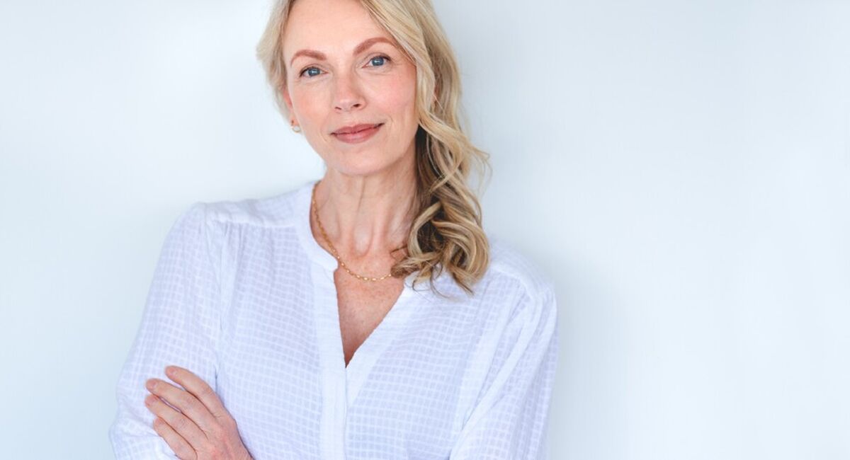 Åpenhet om overgangsalderen på arbeidsplassen skaper trygghet, reduserer tabu og gjør at erfarne medarbeidere kan fortsette å bidra med både energi og erfaring. (Foto: Istock.com)