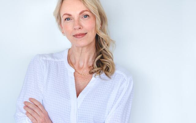 Åpenhet om overgangsalderen på arbeidsplassen skaper trygghet, reduserer tabu og gjør at erfarne medarbeidere kan fortsette å bidra med både energi og erfaring. (Foto: Istock.com)