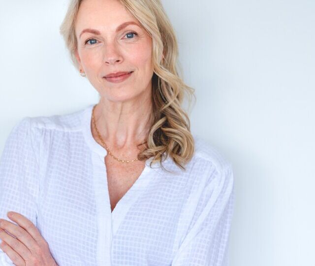 Åpenhet om overgangsalderen på arbeidsplassen skaper trygghet, reduserer tabu og gjør at erfarne medarbeidere kan fortsette å bidra med både energi og erfaring. (Foto: Istock.com)