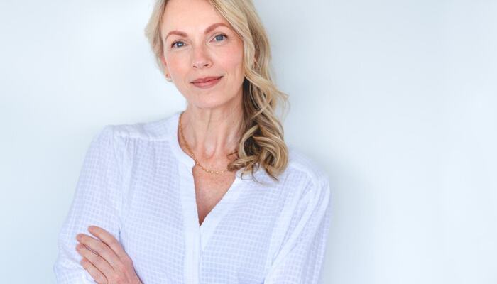Åpenhet om overgangsalderen på arbeidsplassen skaper trygghet, reduserer tabu og gjør at erfarne medarbeidere kan fortsette å bidra med både energi og erfaring. (Foto: Istock.com)