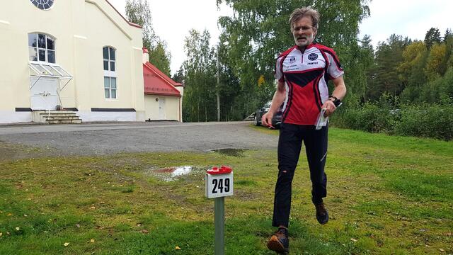 Michael Sætvedt mot mål som vinner på 9,9 km.