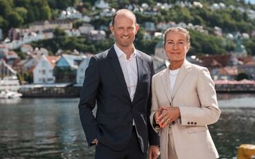 Antallet norske vekstselskaper har falt dramatisk siden 2022 – en trend som setter press på både dagens regjering og næringslivsledere. (fra venstre, Ronny Junge-Larsen, leder for bedriftsmarkedet i Danske Bank. Ina K. Rosenberg, leder for EY Entrepreneur Of The Year i Norge.)
