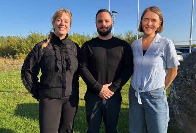 Foto av tre personer i forbindelse med beredskapskurs