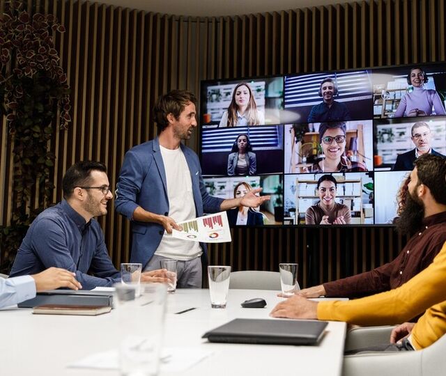 Slik bygger du et godt arbeidsmiljø i den hybride hverdagen