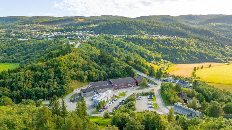 Løvsetvegen forbi Høyeggen skole i Melhus. Foto: Melhus kommune / Mariken Lie Løvsetvegen forbi Høyeggen skole i Melhus. Foto: Melhus kommune / Mariken Lie