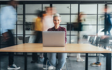 Forstyrrelser koster ledere dyrt, ikke bare i tapt tid, men i tapt nærvær. Å trene hjernen til fokus handler ikke om kontroll, men om bevissthet. (Foto: Istock.com)