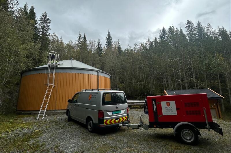 Vannforsyning får strøm fra aggregat.