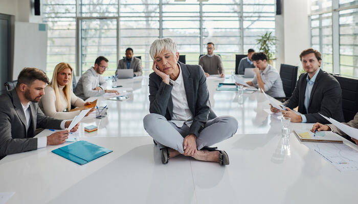En leder uten glød skaper ikke bevegelse. Engasjement handler ikke om volum – men om vilje, nærvær og betydning. (Foto: istock.com)