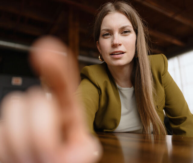 En leder som tåler kritikk, bygger trygghet. En som frykter den, bygger murer.  (Foto: istock.com)