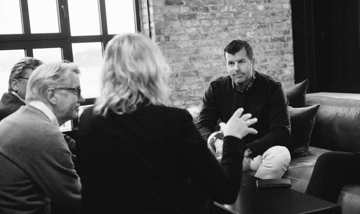 Teamutvikling handler ikke om å snakke om hvordan folk har det – men om hva de skal få til sammen. Når team trener på praksis, ikke bare på prat, oppstår energi, arbeidsglede og prestasjon som en naturlig bivirkning. (Foto: Synne Dahl)