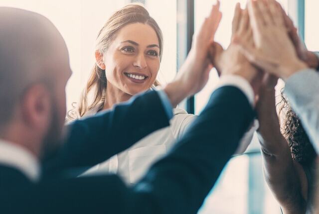 Ekte mot i ledelse handler ikke om kontroll – men om å tørre å slippe den. (Foto: Istock.com) Ekte mot i ledelse handler ikke om kontroll – men om å tørre å slippe den. (Foto: Istock.com)