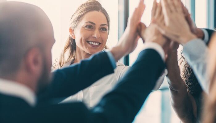 Ekte mot i ledelse handler ikke om kontroll – men om å tørre å slippe den. (Foto: Istock.com)
