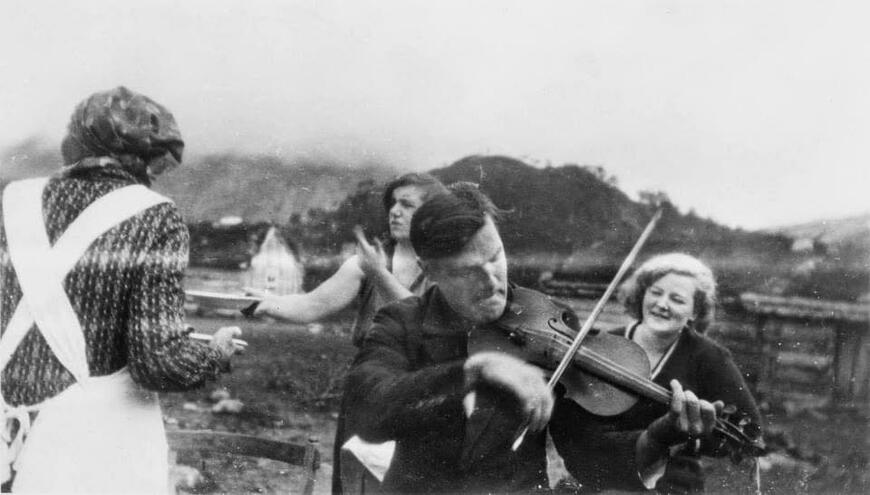 Folkemusikkpub i Løa