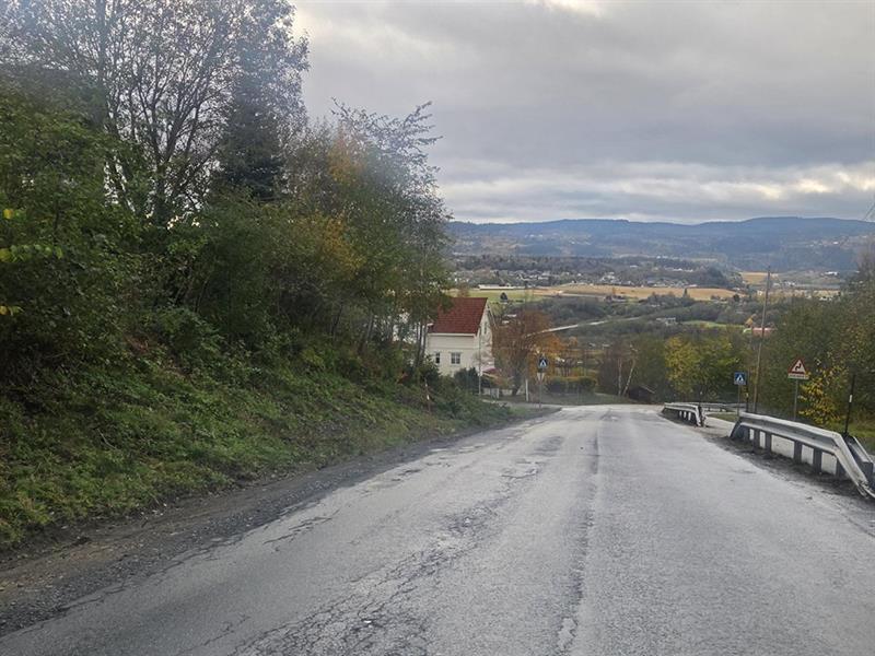 Løvsetvegen der det skal asfalteres. Foto: Trøndelag fylkeskommune