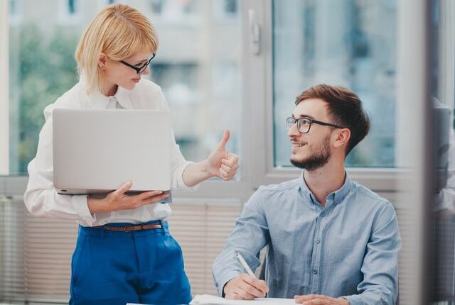 Når medarbeidere blir sittende fast i offerrollen, handler det ikke om svakhet – men om hjernens behov for trygghet. Oppgaven som leder er å flytte fokus fra skyld til læring, fra frustrasjon til fremdrift. Når medarbeidere blir sittende fast i offerrollen, handler det ikke om svakhet – men om hjernens behov for trygghet. Oppgaven som leder er å flytte fokus fra skyld til læring, fra frustrasjon til fremdrift.